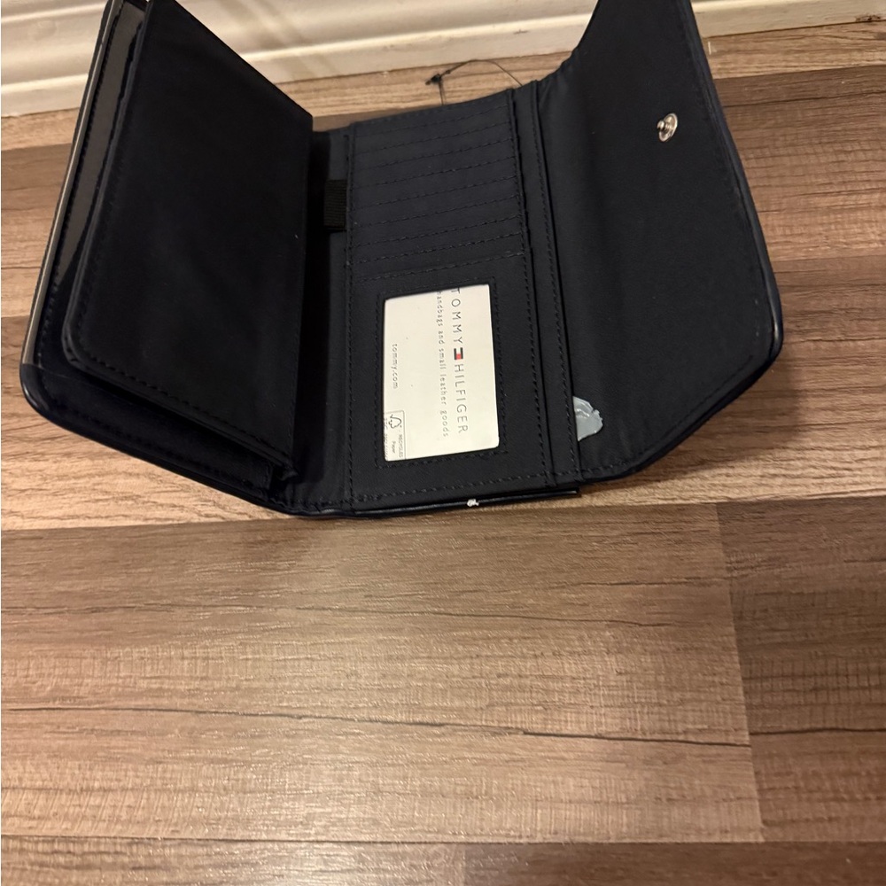 Tommy Hilfiger Monogram Black and White Wallet - Picture 8 of 9
